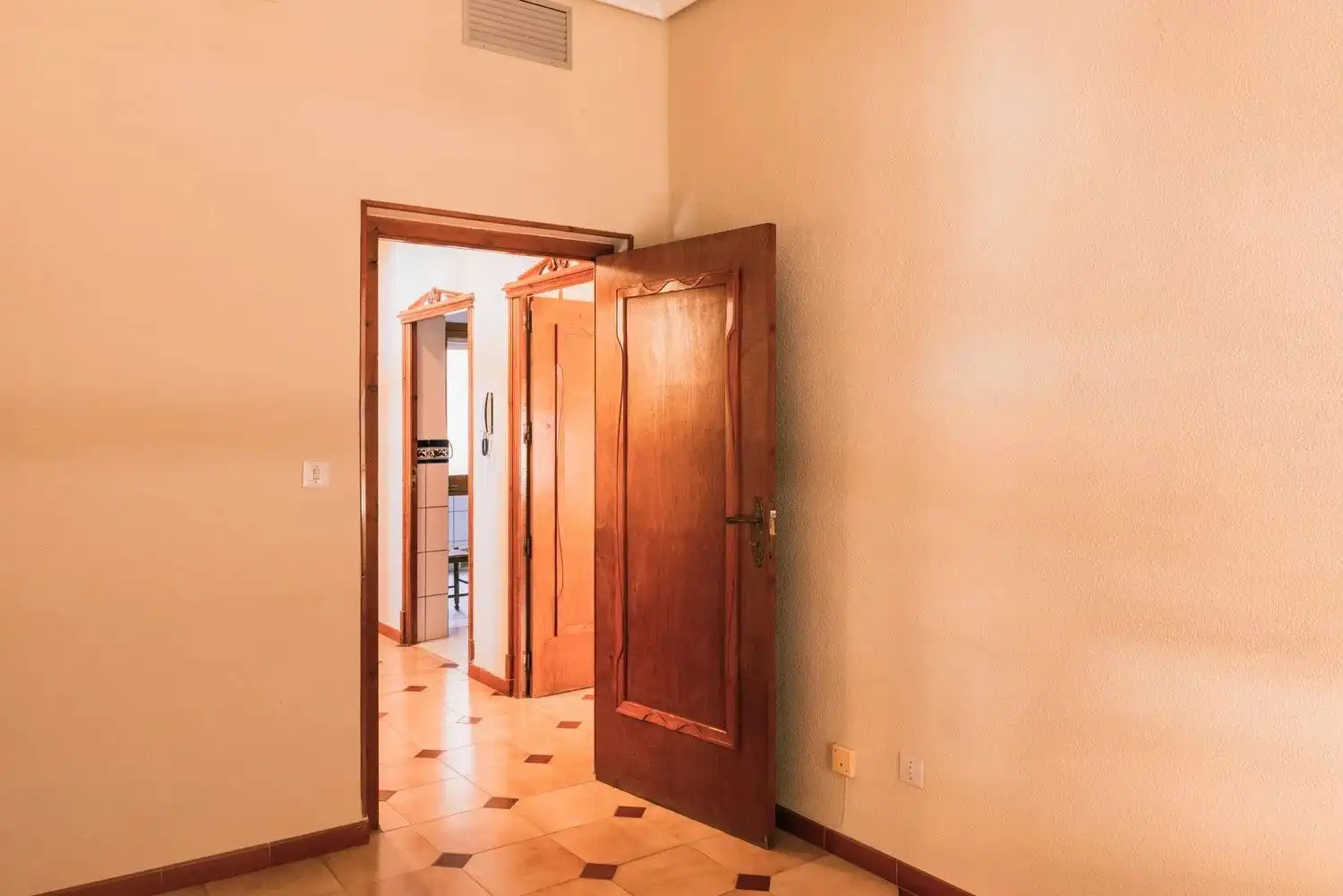 Houses for sale in Socuéllamos  with Air Conditioner, Terrace and Storage room