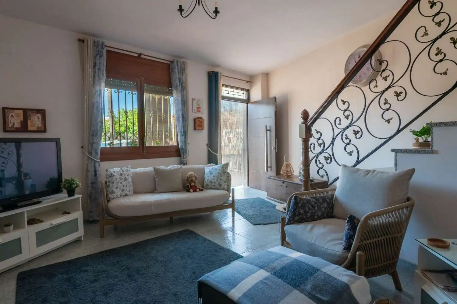 Sala de estar de Casa adosada en venta en Molvízar con Aire acondicionado, Terraza y Trastero