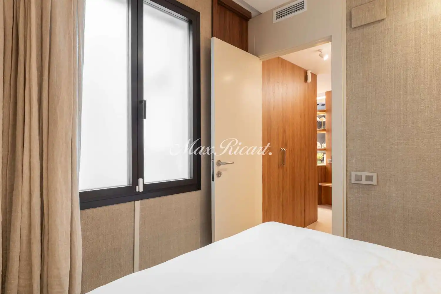 Bedroom of Attic for rent in Barcelona  with Air Conditioner, Heating and Terrace