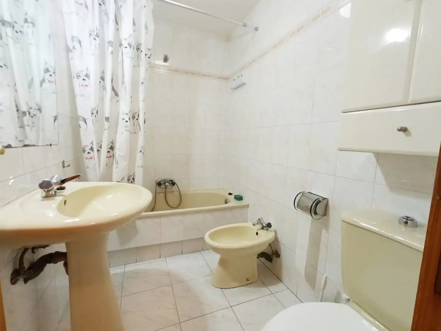 Baño de Apartamento en venta en Burgos con Calefacción, Parquet y Amueblado