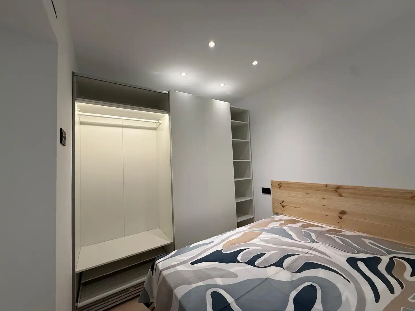 Habitación de Apartamento de alquiler en Madrid con Aire acondicionado, Calefacción y Trastero
