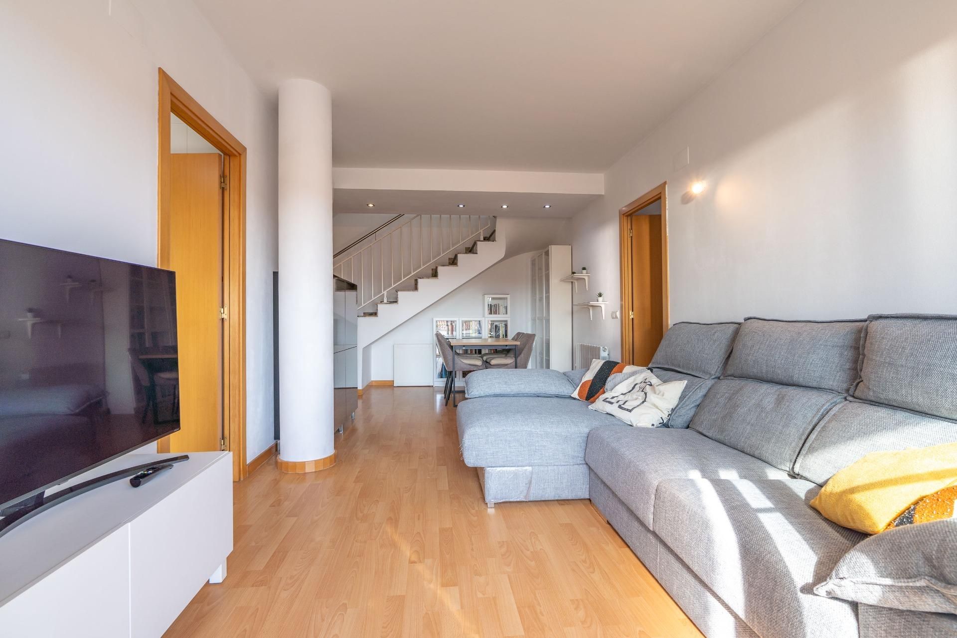 Sala d'estar de Dúplex en venda en Perafort amb Aire condicionat, Calefacció i Jardí privat