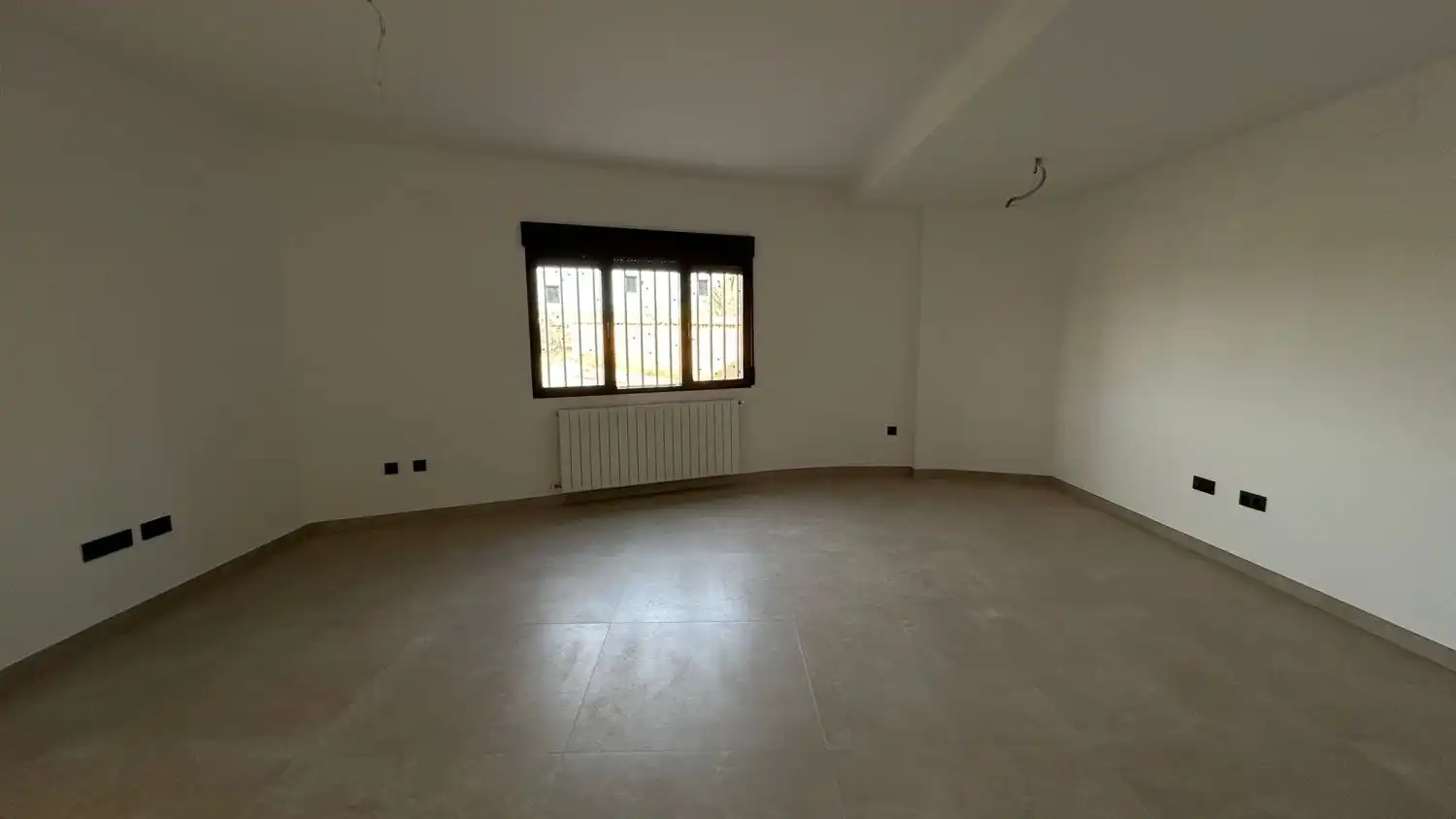 Einfamilien-Reihenhaus zum Verkauf in La Gineta mit Klimaanlage, Heizung und Terrasse