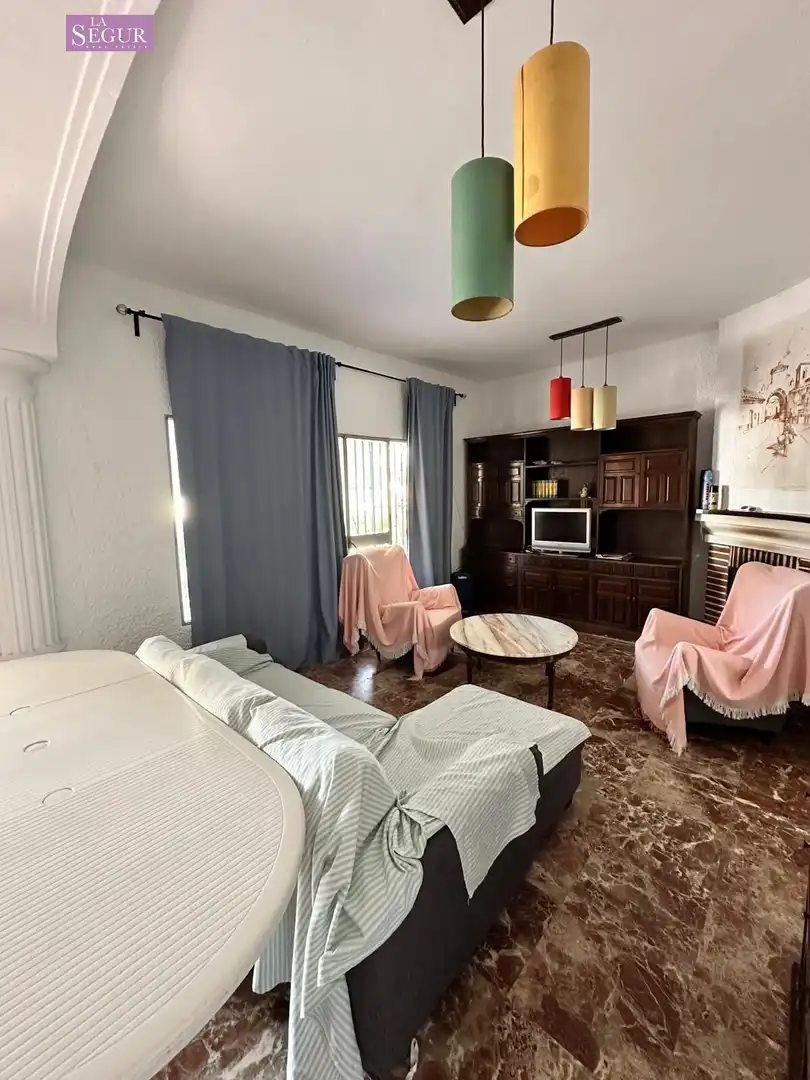 Sala d'estar de Casa o xalet en venda en Conil de la Frontera amb Jardí privat, Terrassa i Traster