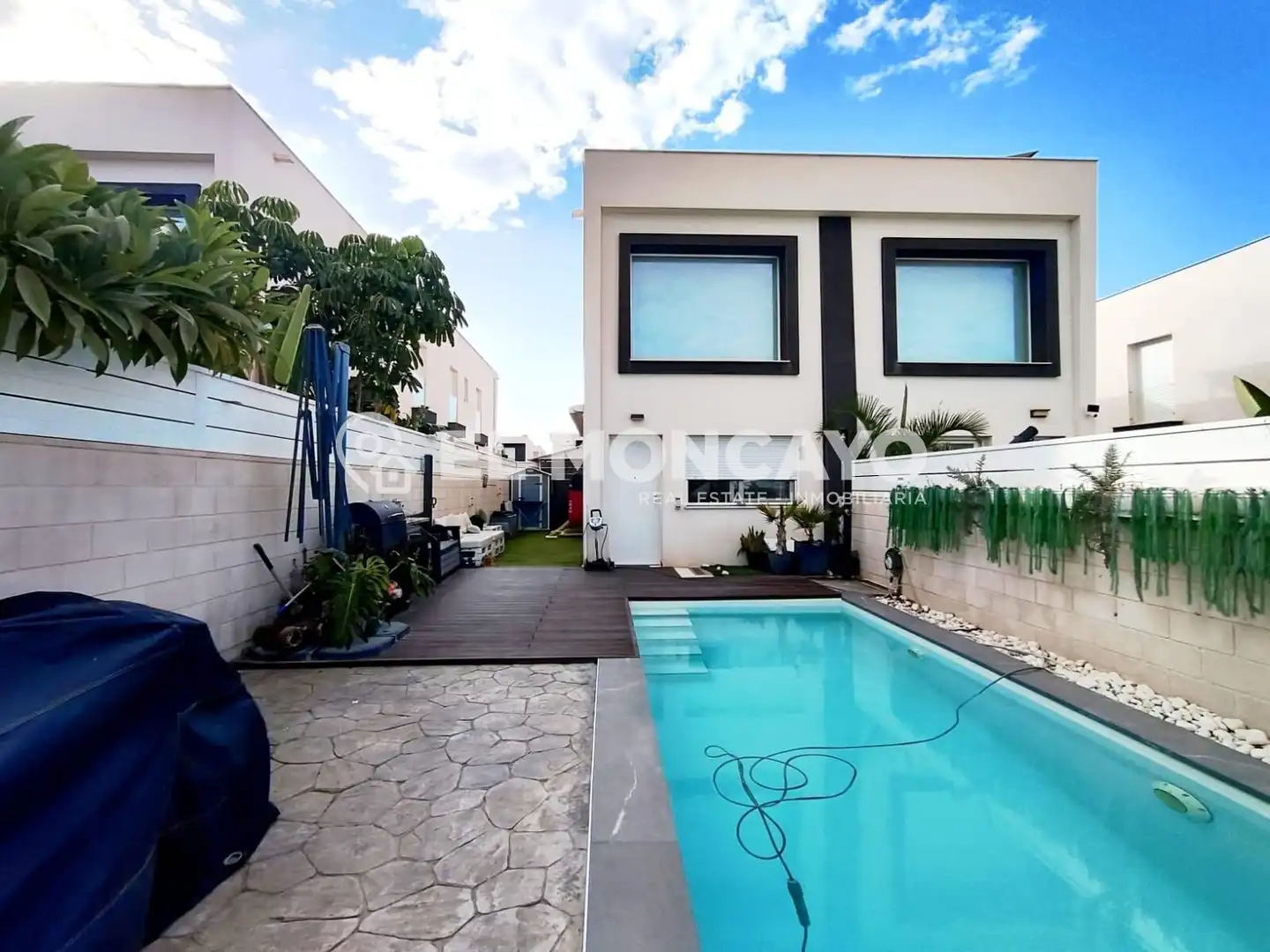 Chalet con piscina en venta en Gran Alacant