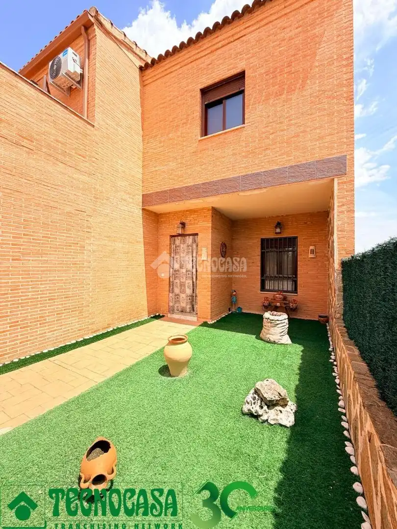 Casa adosada en venta en Burujón con Aire acondicionado, Calefacción y Terraza