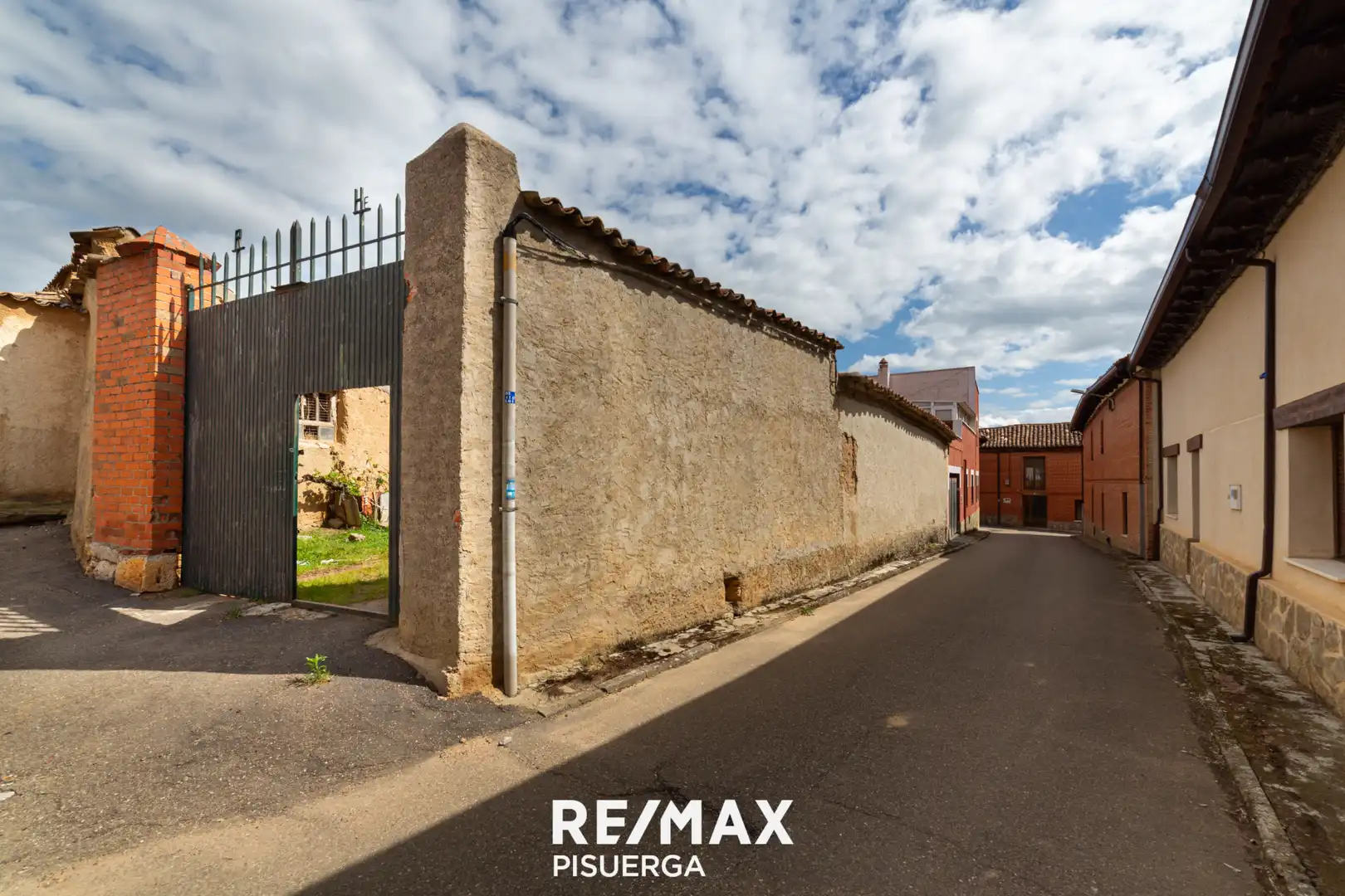 Exterior view of Houses for sale in Tordehumos  with Private garden, Terrace and Storage room
