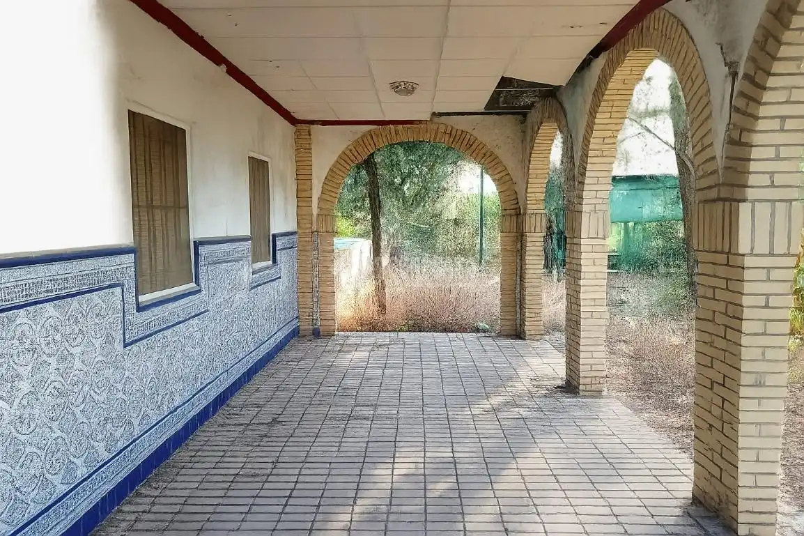 Country homes for sale in Arahal  with Swimming Pool