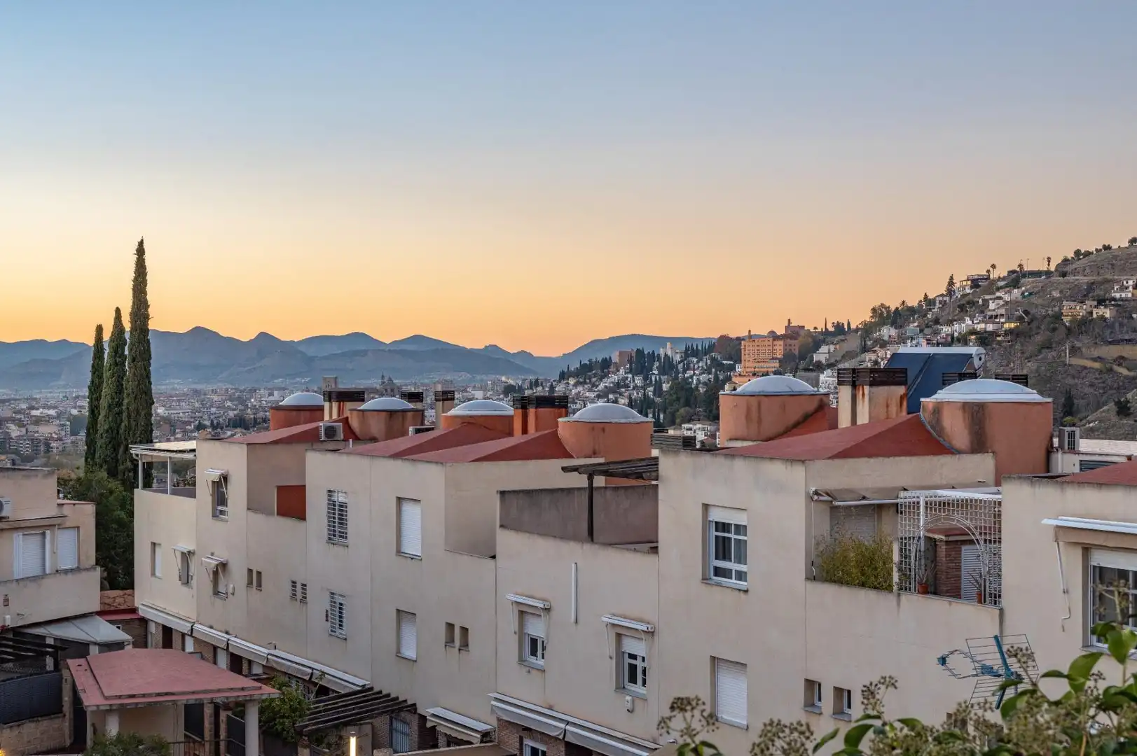 Vista exterior de Casa adosada en venta en Granada con Aire acondicionado y Calefacción