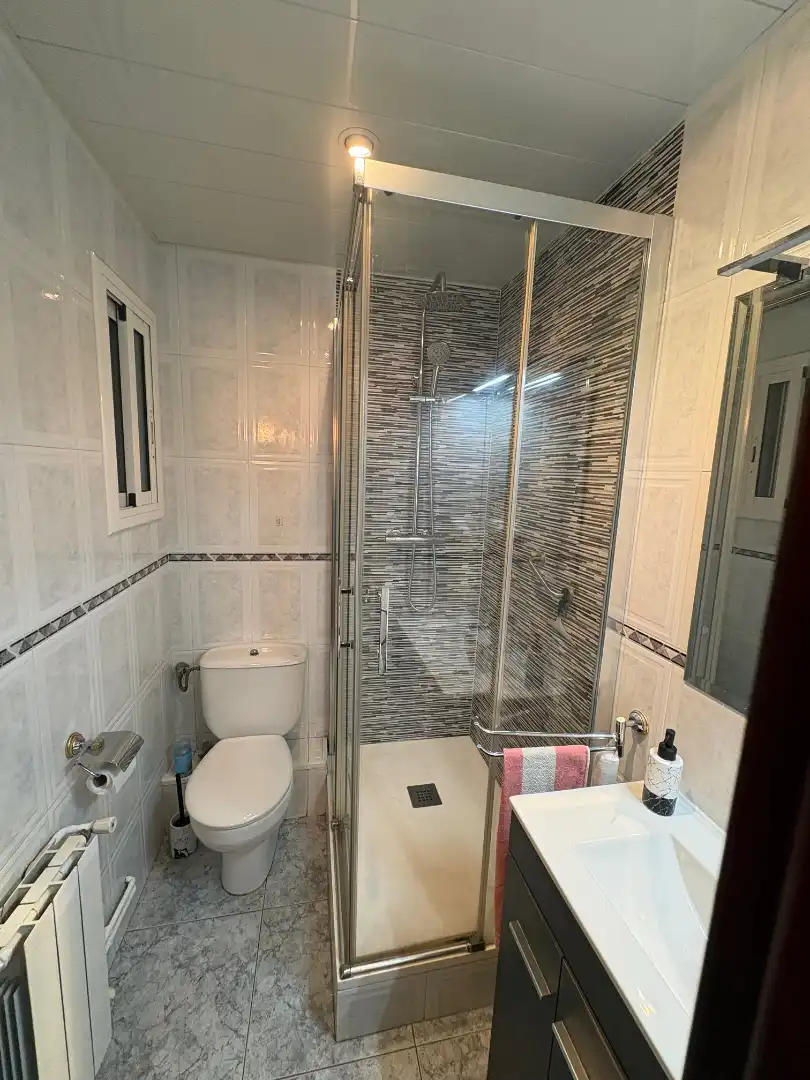 Baño de Piso en venta en L'Hospitalet de Llobregat con Calefacción, Horno y Alarma