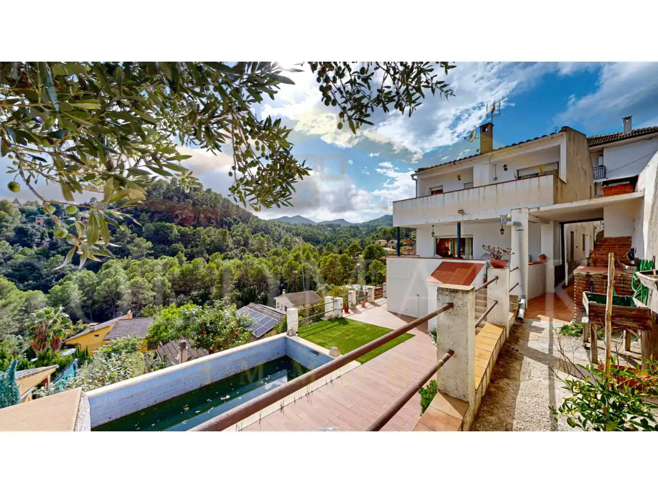 Vista exterior de Casa o chalet en venta en Corbera de Llobregat con Aire acondicionado, Calefacción y Jardín privado