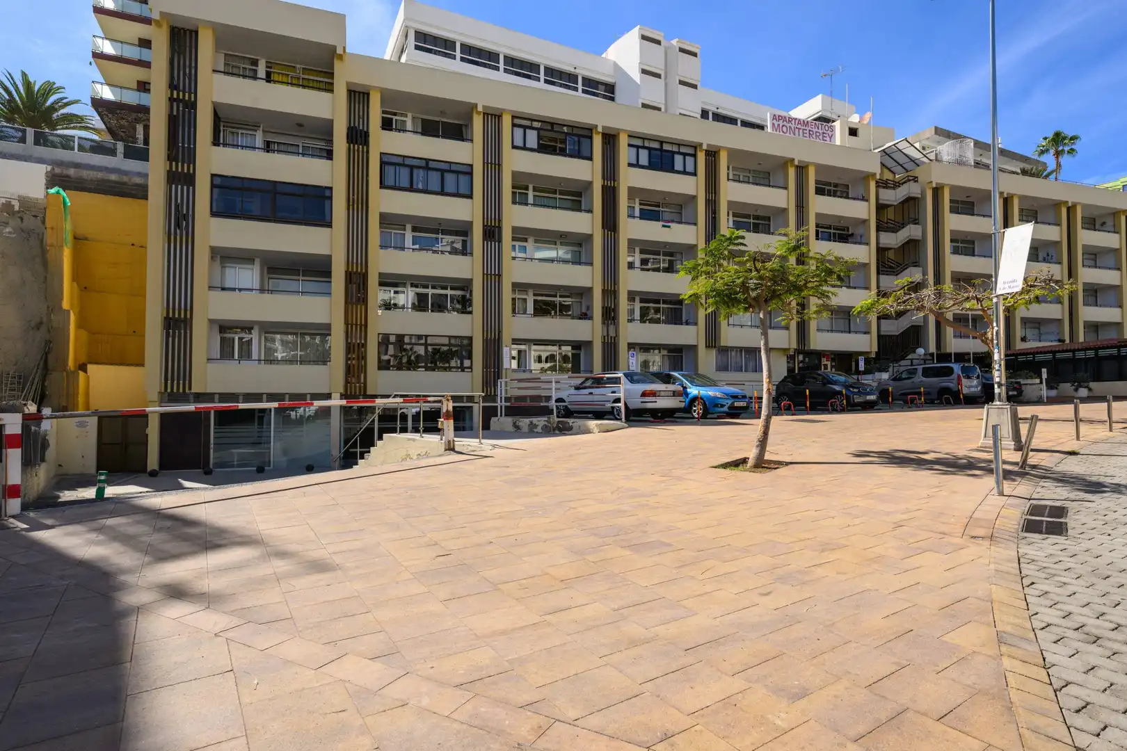 Vista exterior de Local de alquiler en San Bartolomé de Tirajana con Aire acondicionado y Amueblado