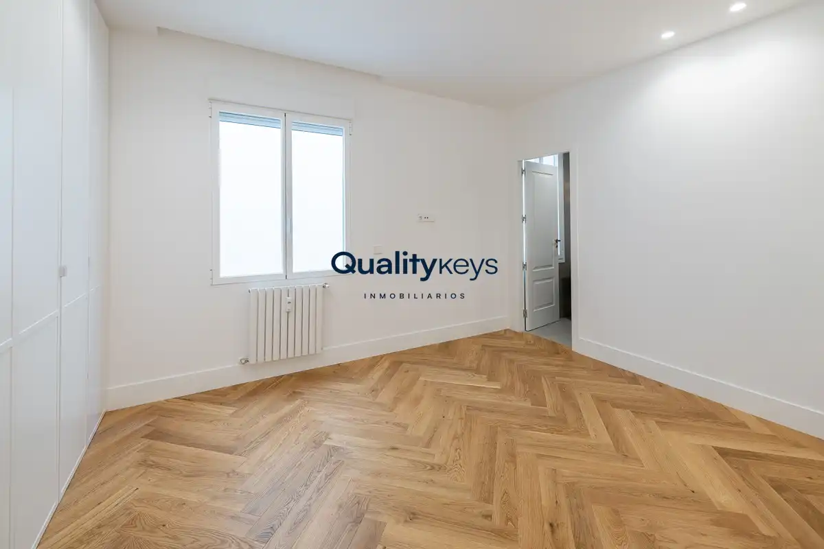 Bedroom of Flat for sale in Madrid  with Air Conditioner, Heating and Storage room