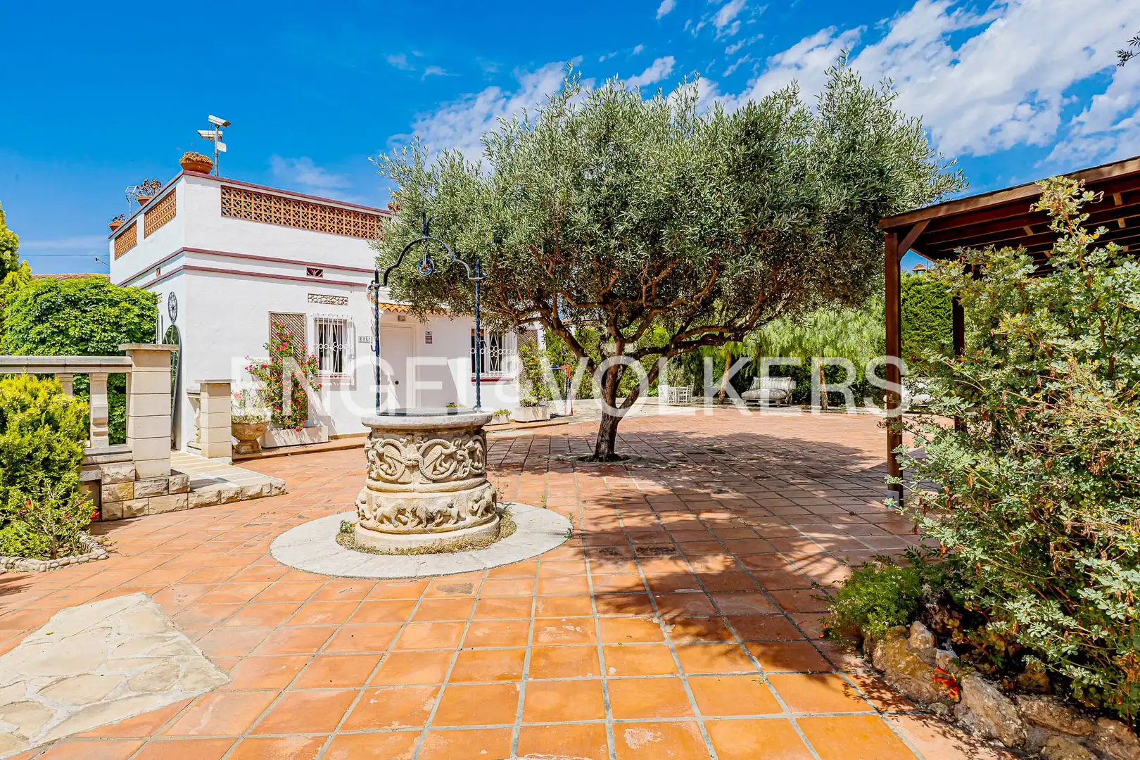 Vista exterior de Casa o xalet en venda en Torredembarra amb Aire condicionat, Calefacció i Jardí privat