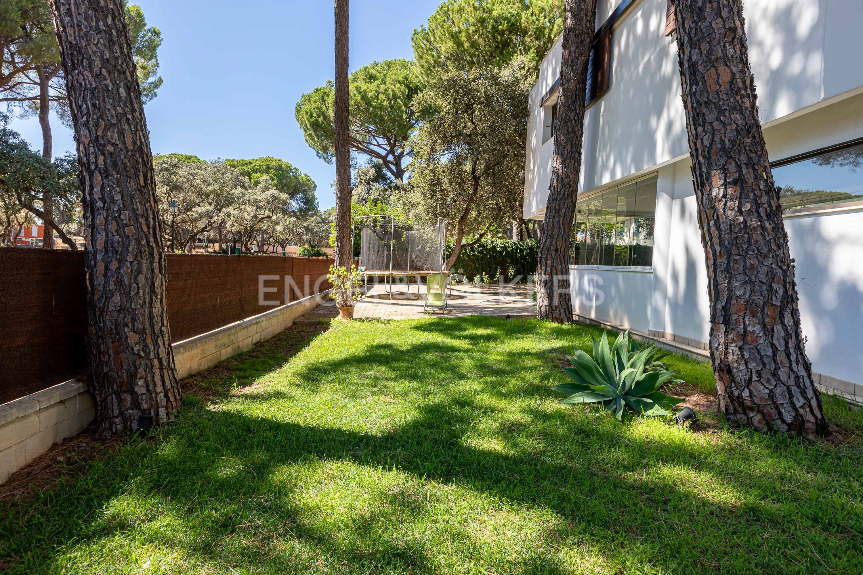 Jardí de Casa o xalet en venda en Bollullos de la Mitación amb Aire condicionat, Calefacció i Jardí privat