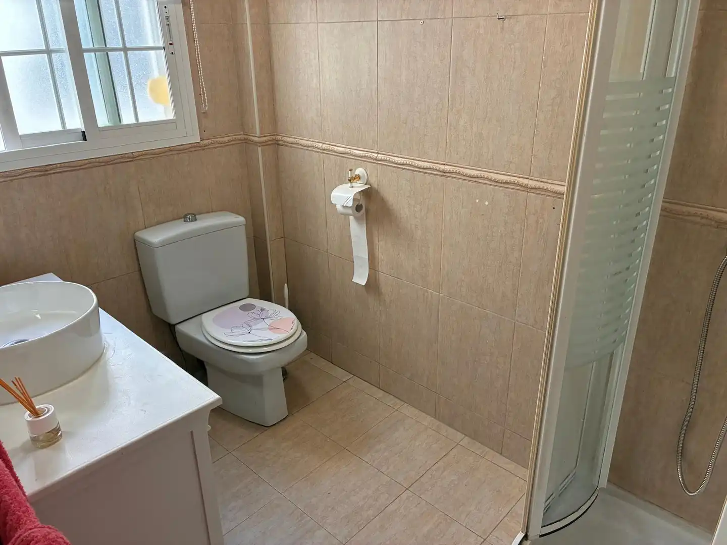 Bathroom of Flat for sale in Sevilla  with Air Conditioner and Terrace