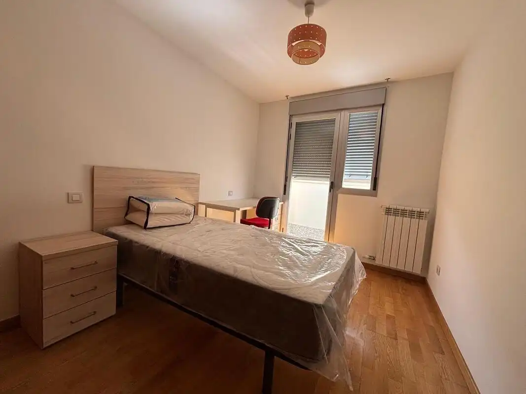 Schlafzimmer von Dachboden zur Miete in Zaragoza