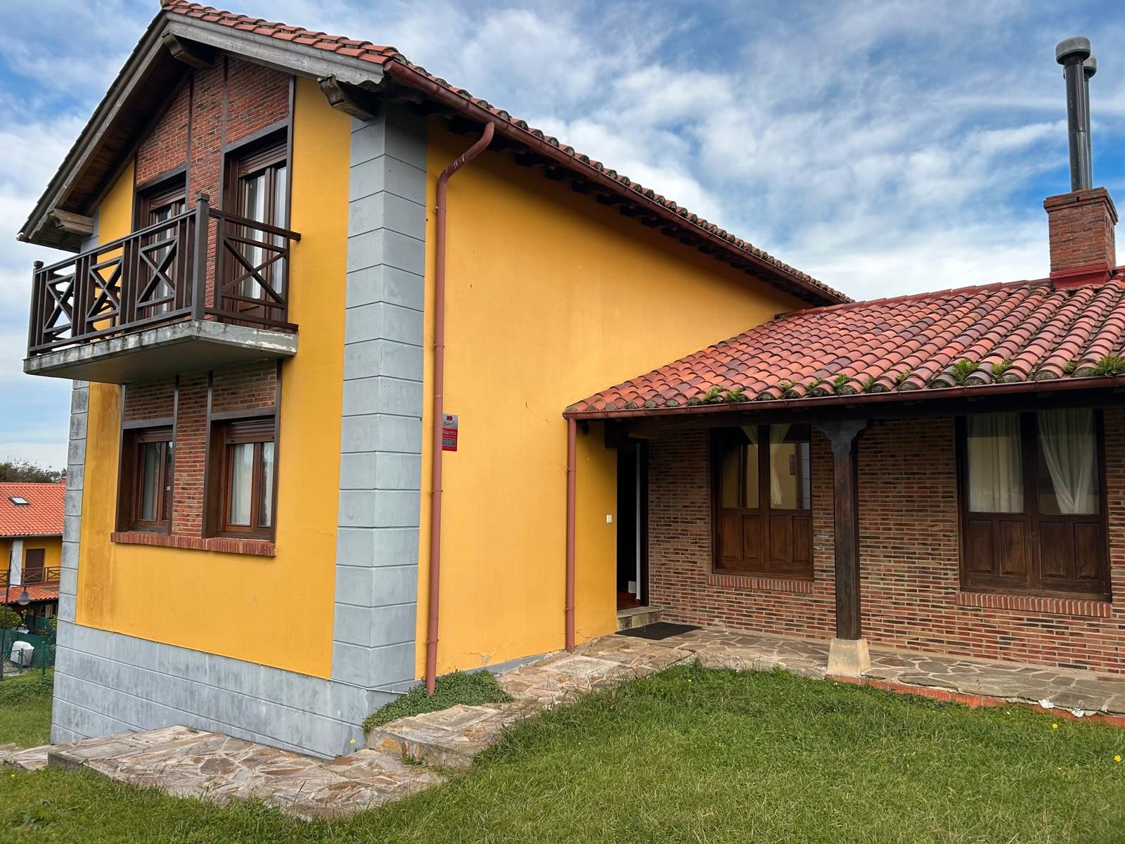 Exterior view of Single-family semi-detached for sale in Val de San Vicente   with Heating, Private garden and Terrace