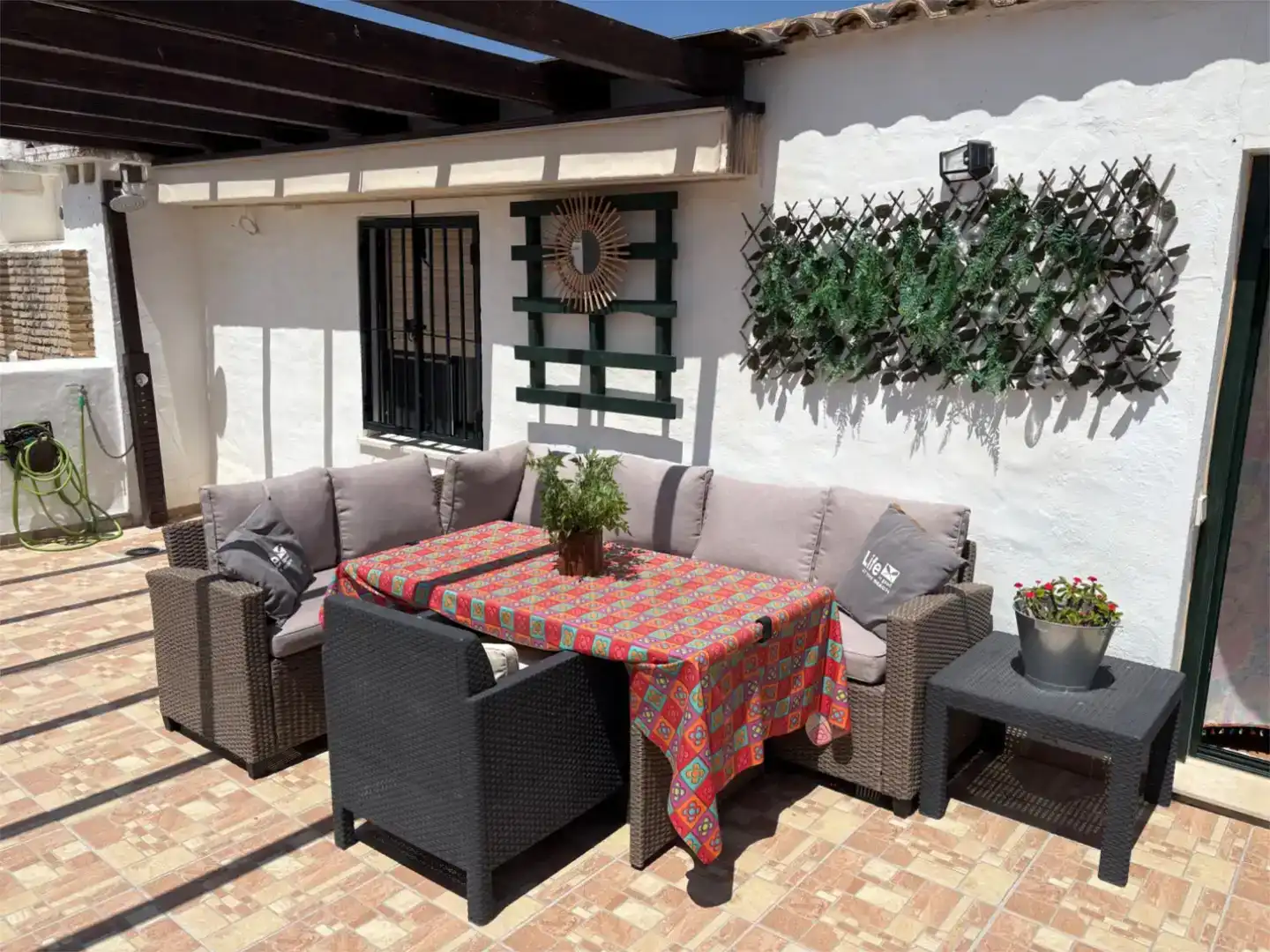 Terrasse von Dachboden zur Miete in Zahara de los Atunes mit Klimaanlage, Schwimmbad und Balkon