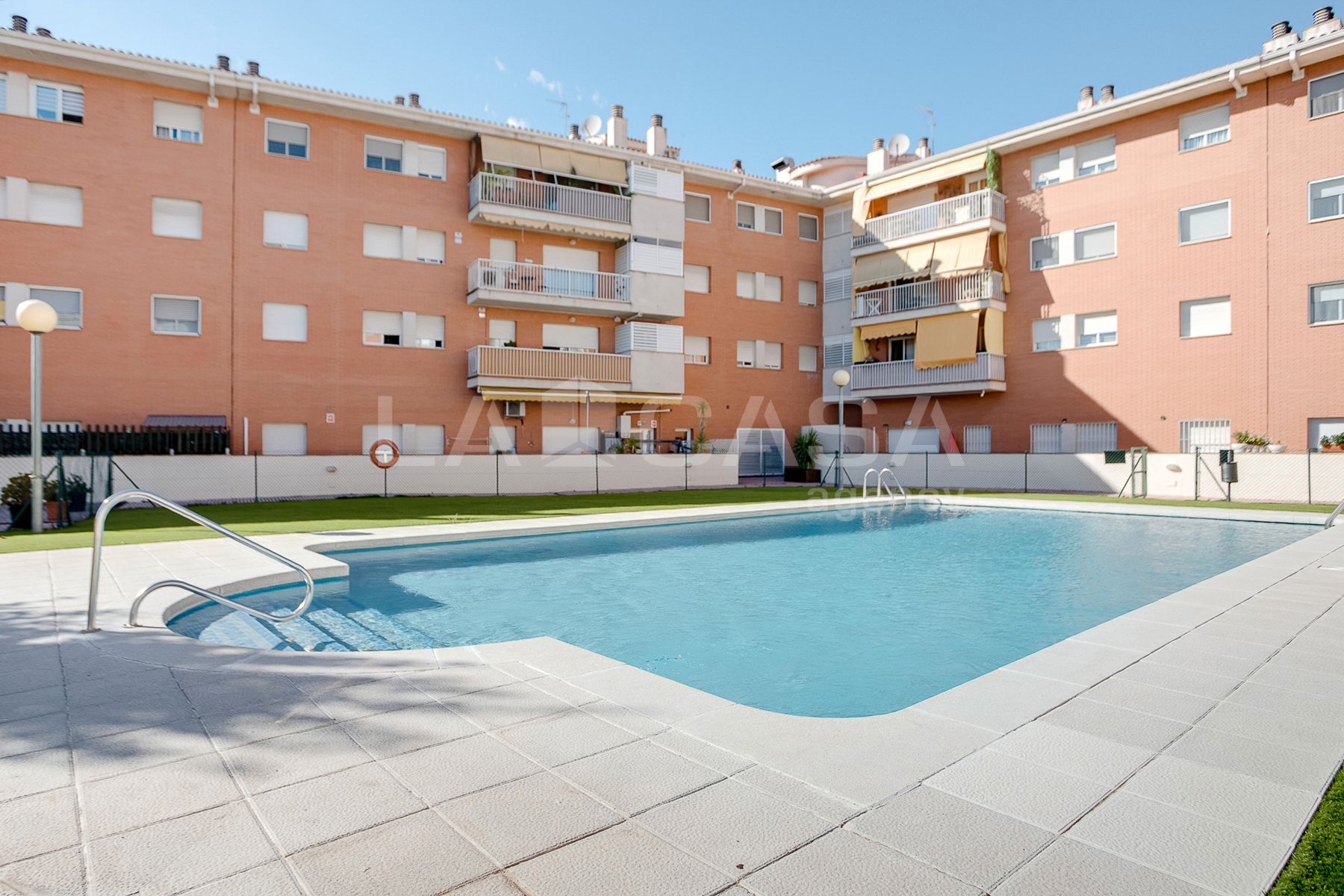 Piscina de Planta baixa en venda en Canovelles amb Terrassa i Piscina