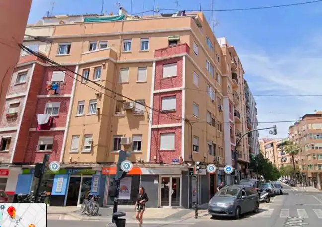 Flat with lift for sale in Carrer del Duc de Mandas 6, imagen 2