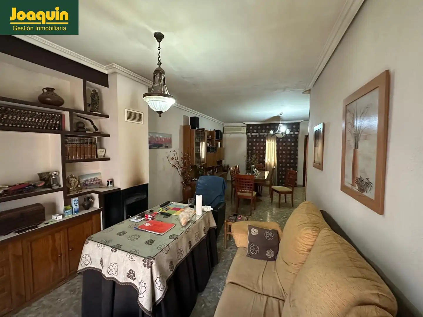 Wohnung zum Verkauf in Córdoba mit Klimaanlage, Terrasse und Abstellraum