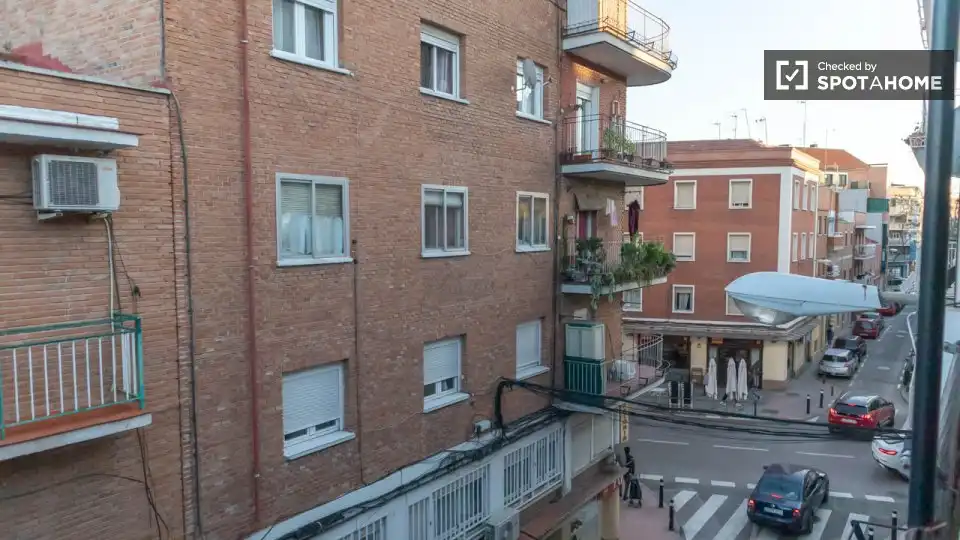 Vista exterior de Piso para compartir en Madrid con Aire acondicionado, Calefacción y Terraza