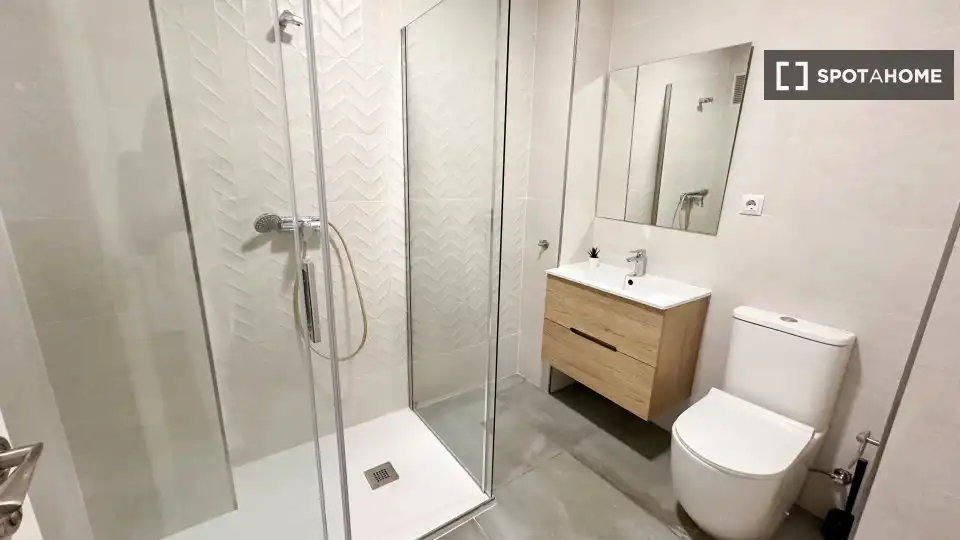 Badezimmer von Wohnung zur untervermieten in Málaga mit Klimaanlage, Terrasse und Möbliert