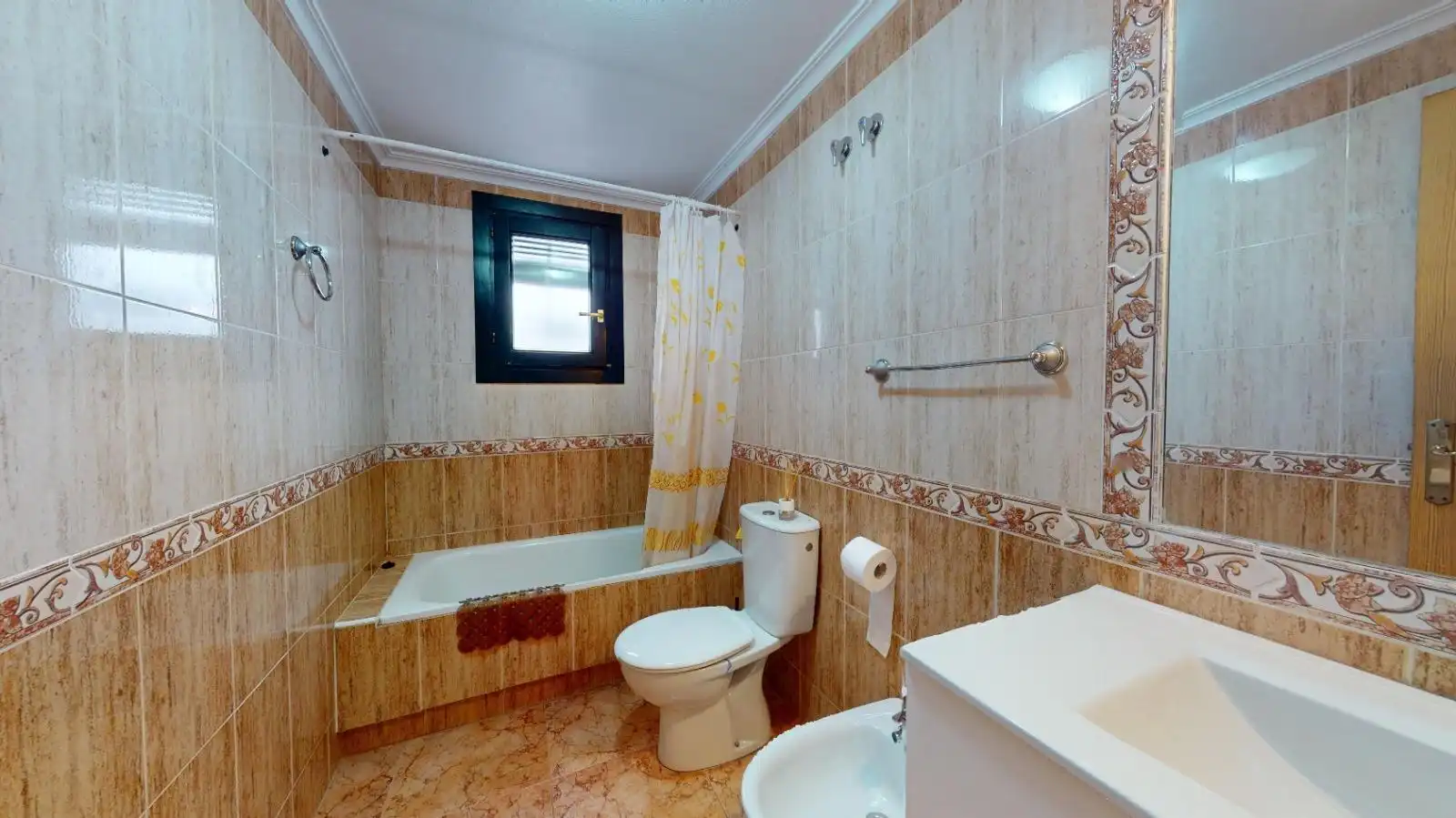 Bany de Apartament en venda en Los Alcázares amb Aire condicionat, Terrassa i Moblat