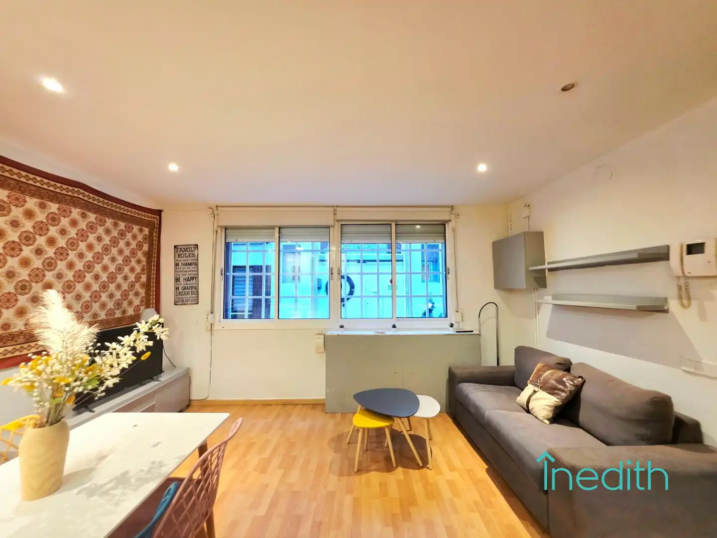 Außenansicht von Wohnung zum Verkauf in  Barcelona Capital mit Klimaanlage, Heizung und Möbliert