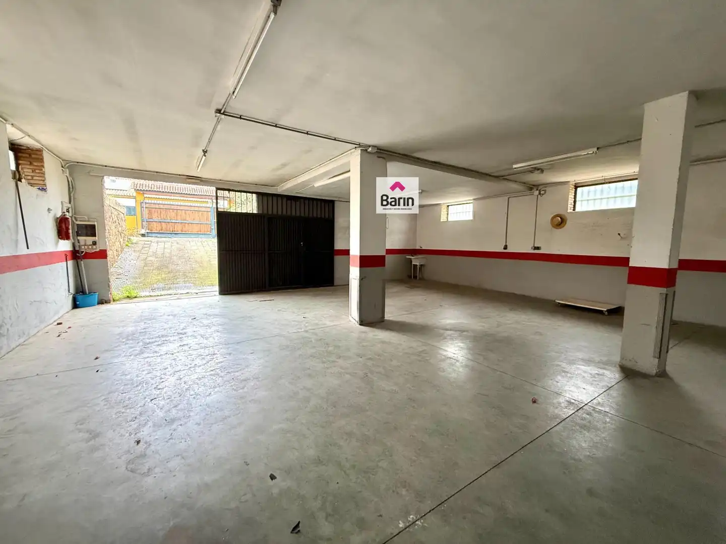 Aparcament de Casa o xalet en venda en Córdoba amb Jardí privat, Terrassa i Traster