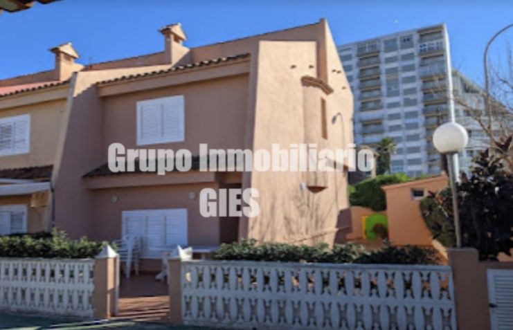Exterior view of Single-family semi-detached for sale in  Valencia Capital  with Heating, Terrace and Furnished