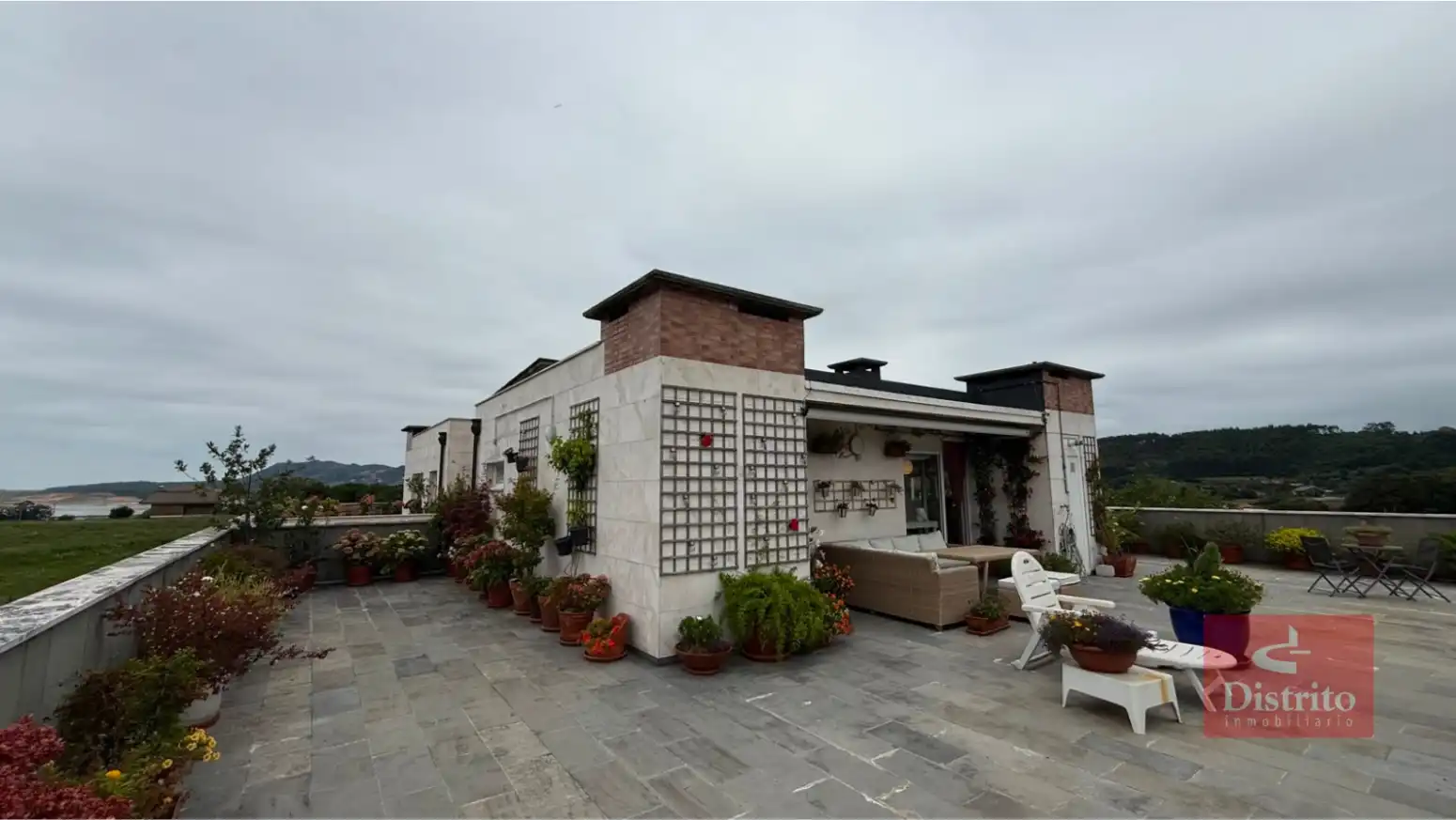 Terrasse von Dachboden zum Verkauf in Miengo mit Heizung, Terrasse und Abstellraum