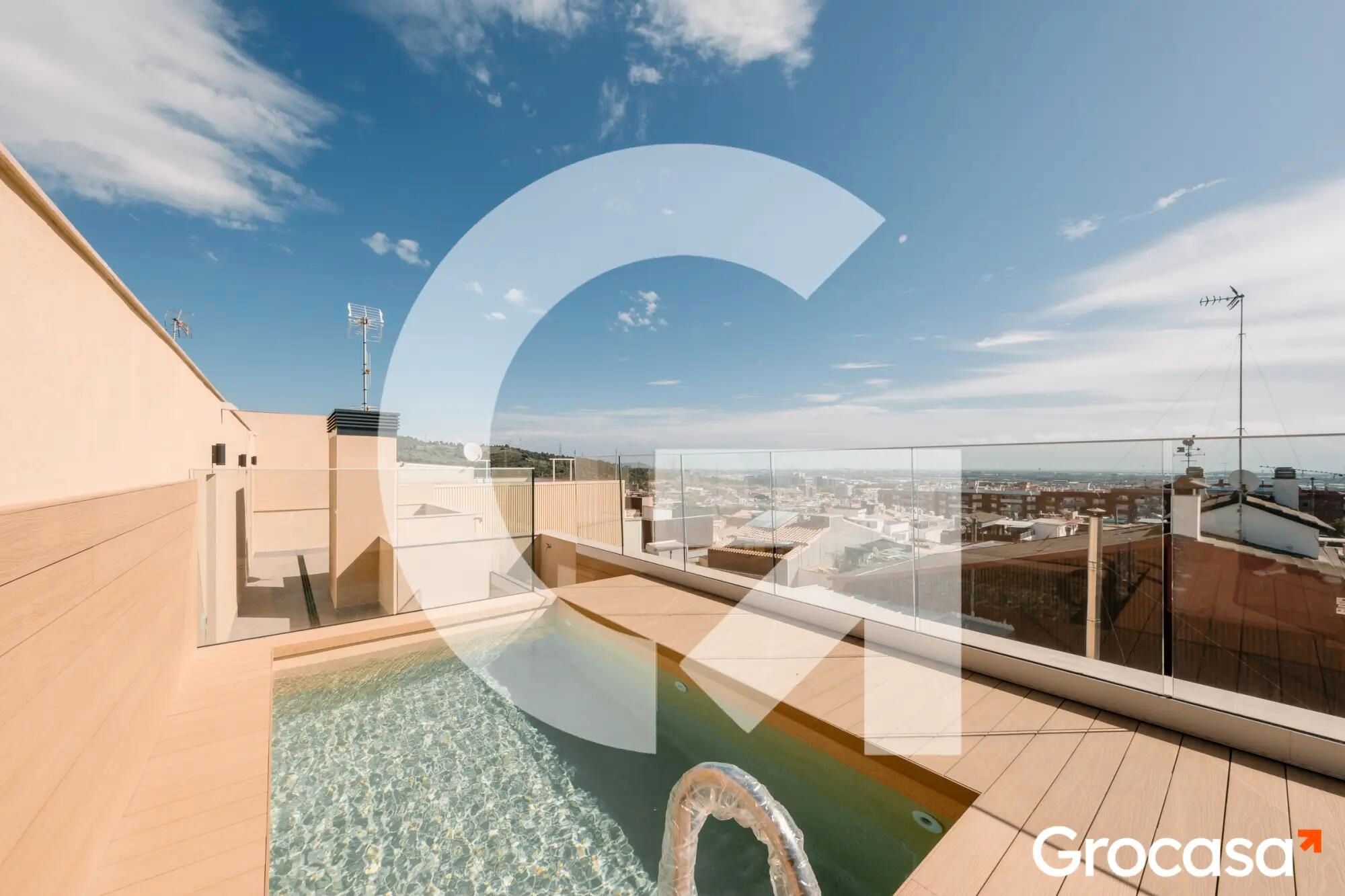 Vista exterior de Casa adosada en venda en Viladecans amb Aire condicionat, Calefacció i Terrassa