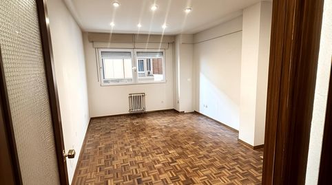 Foto 2 von Wohnung zum Verkauf in Moscardó, Madrid Capital