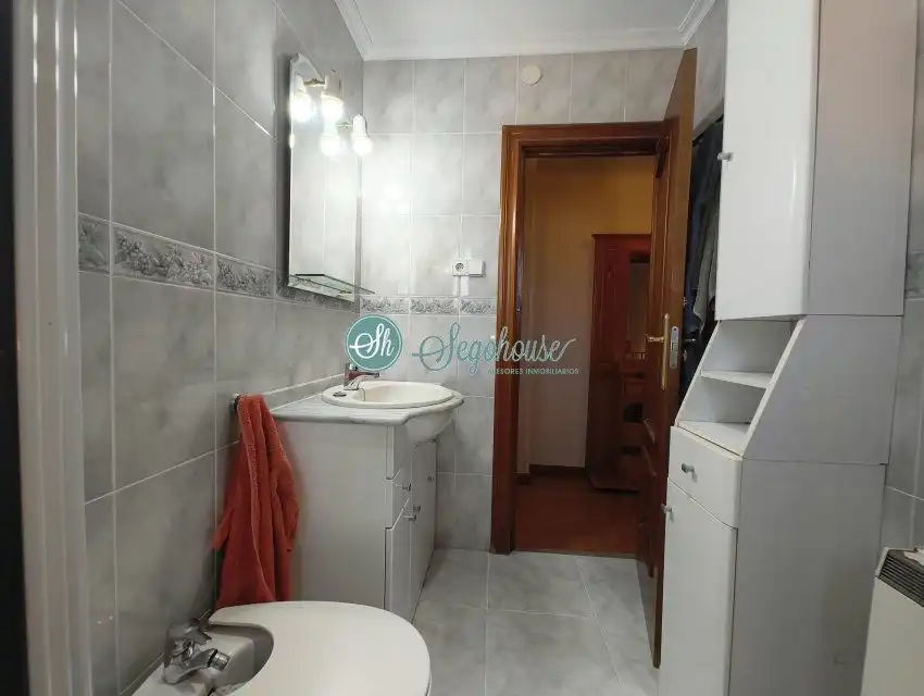 Baño de Piso en venta en Segovia con Calefacción, Parquet y Terraza
