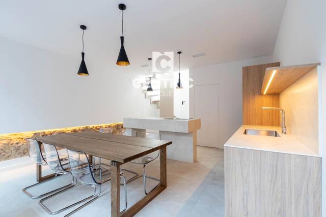 Casa adosada en Venta en Barri del Centre