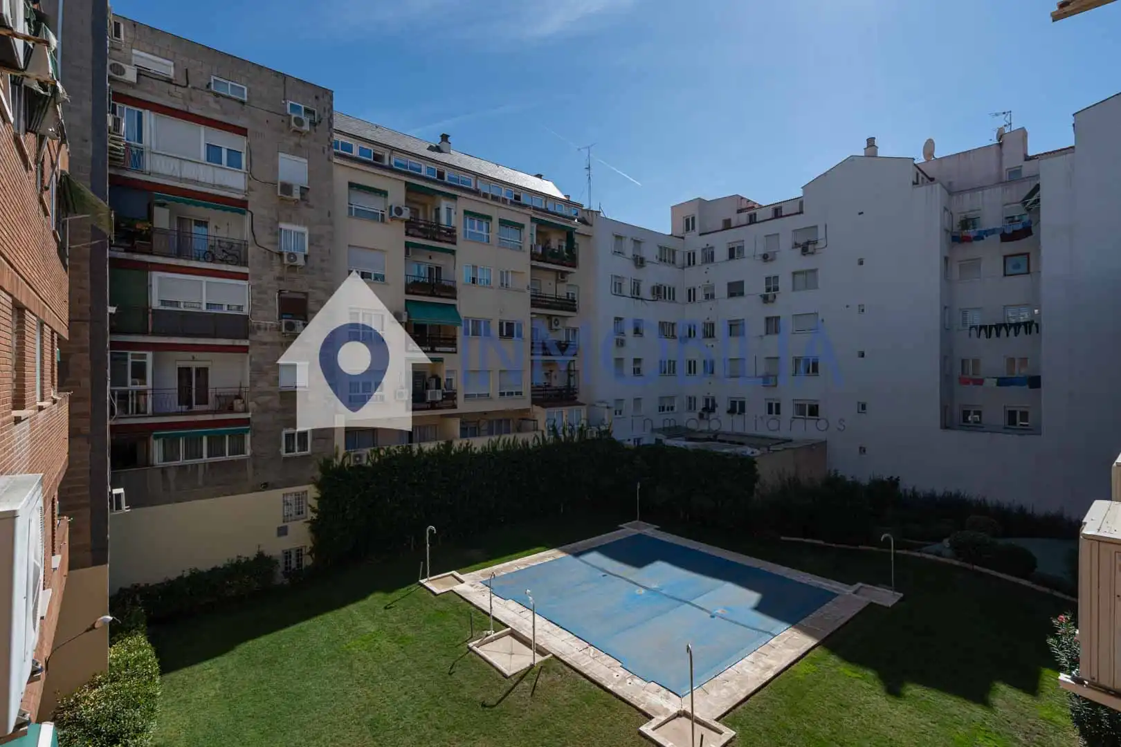 Pis amb piscina en venda a Calle de Juan de la Hoz