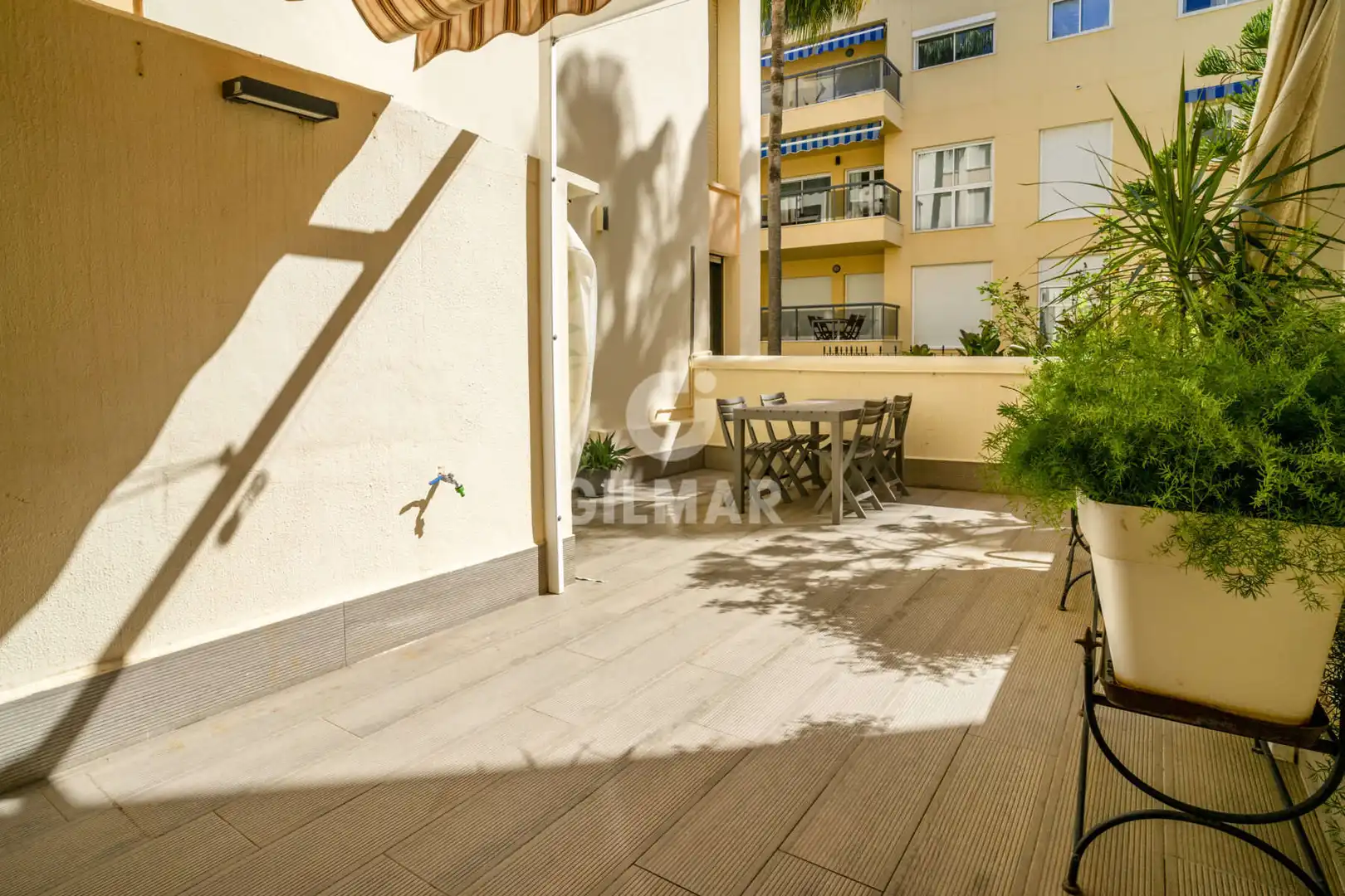 Terraza de Planta baja en venta en Estepona con Calefacción, Jardín privado y Piscina