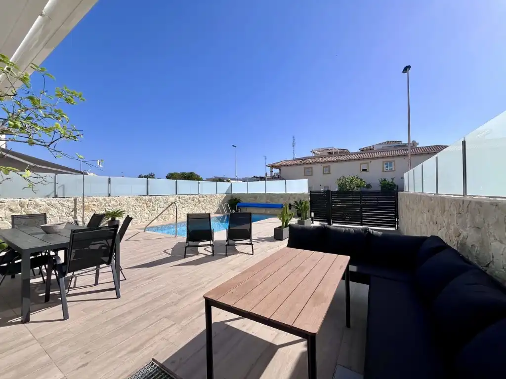 House with pool for sale in Calle Corbeta-Punta Prima, imagen 30