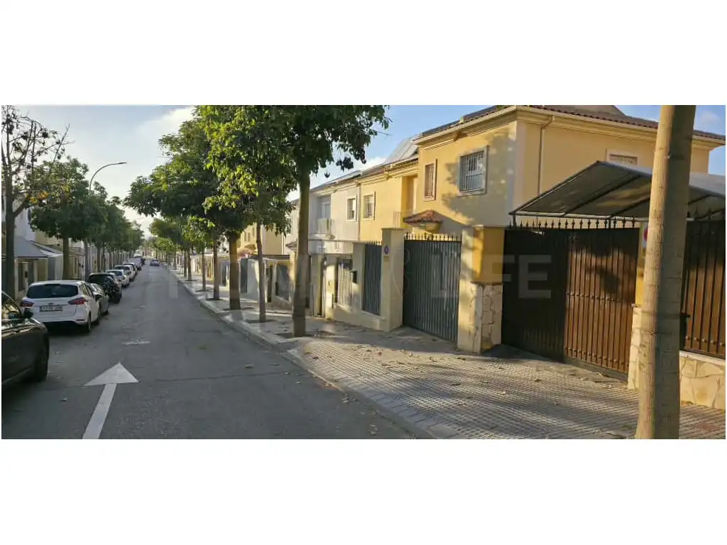 Exterior view of Houses for sale in Málaga  with Air Conditioner, Terrace and Oven