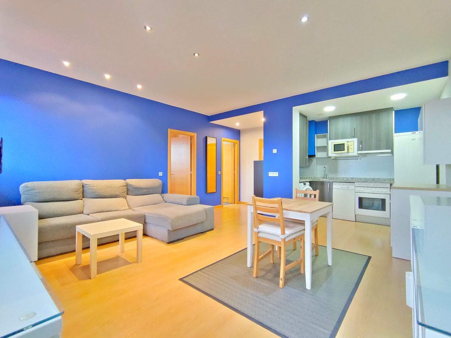 Sala d'estar de Pis en venda en Gijón  amb Calefacció, Traster i Piscina