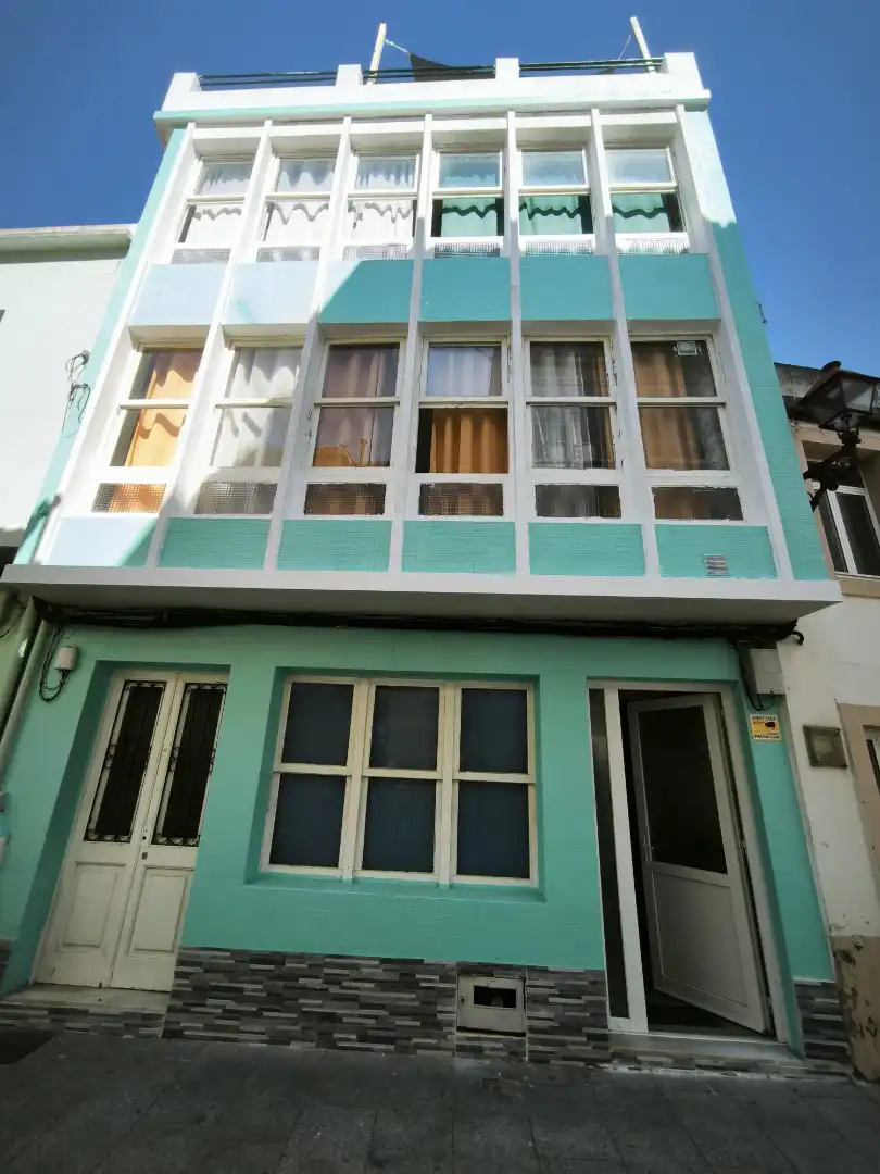 Vista exterior de Dúplex en venta en Cedeira con Parquet, Terraza y Amueblado