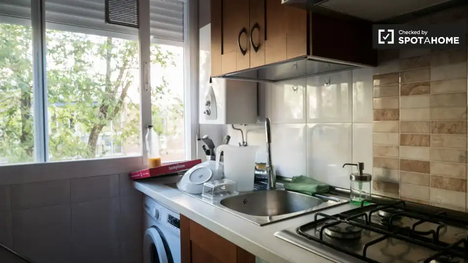 Room in Palomeras Sureste