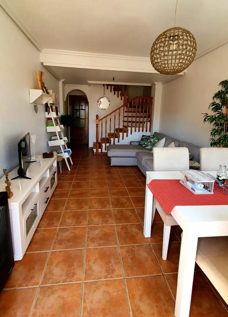 Wohnzimmer von Einfamilien-Reihenhaus zur Miete in Elche / Elx mit Privatgarten, Terrasse und Möbliert