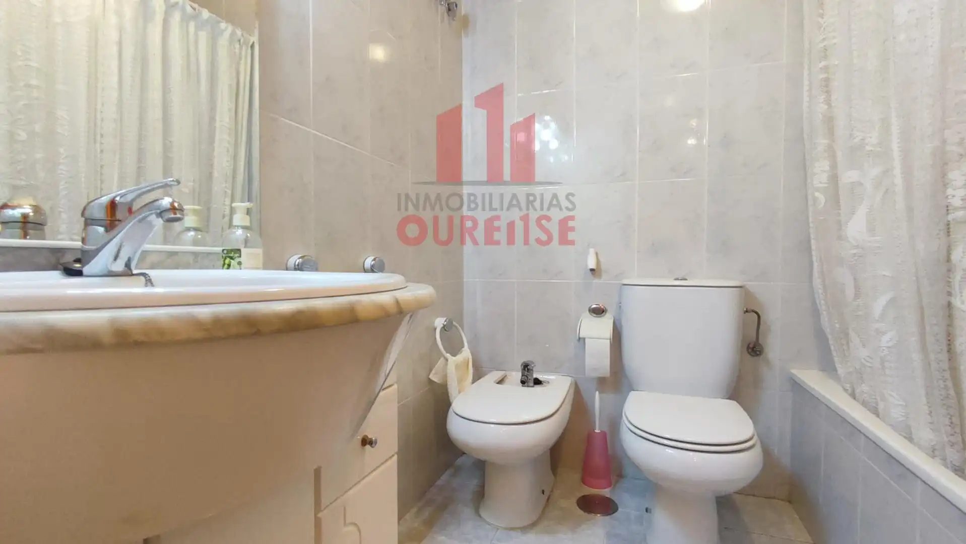 Bathroom of Houses for sale in Ourense Capital   with Furnished and Balcony
