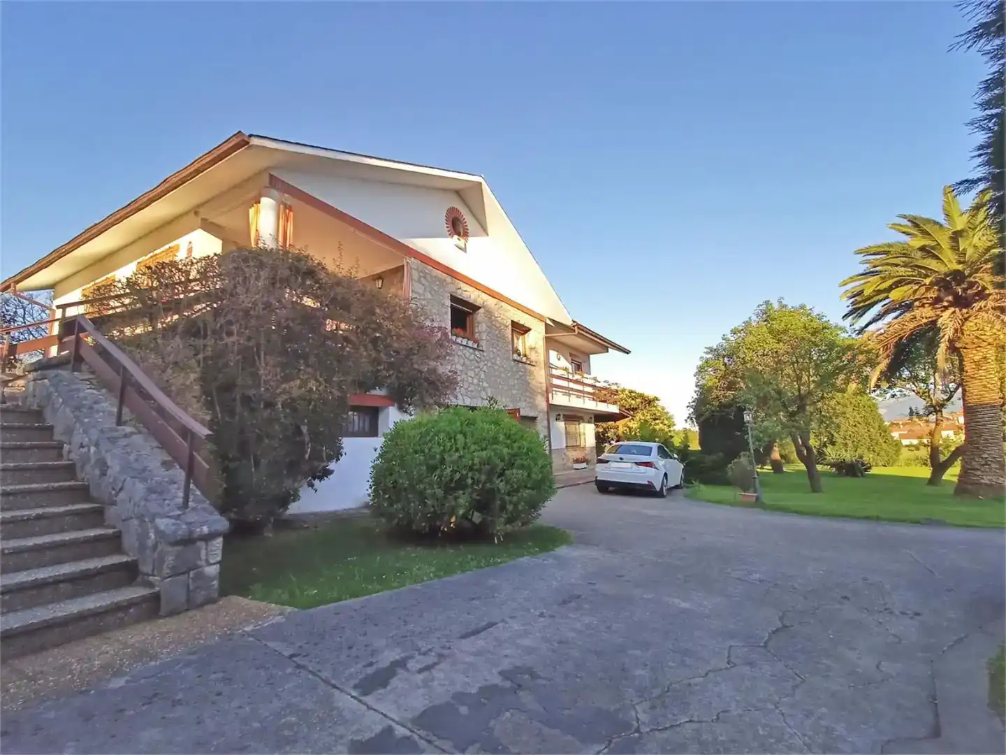 Vista exterior de Casa o chalet en venta en Camargo con Balcón
