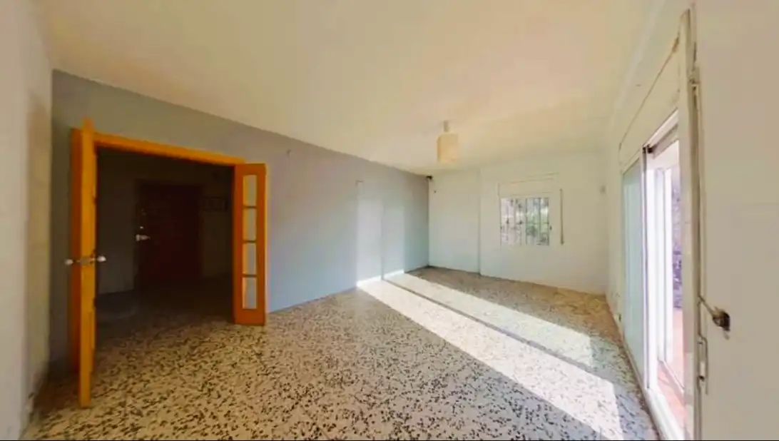 Sala d'estar de Casa o xalet en venda en Olesa de Montserrat amb Piscina