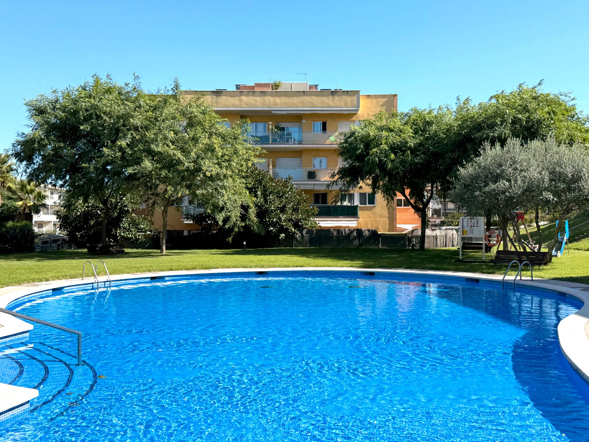 Piscina de Apartament en venda en Salou amb Calefacció, Jardí privat i Terrassa