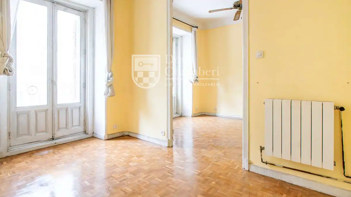 Bedroom of Flat for sale in Madrid  with Heating, Storage room and Balcony